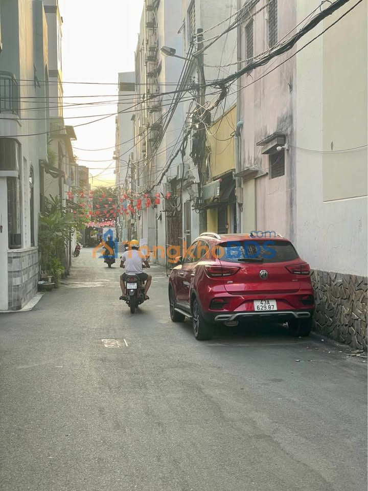 Nhà Kiệt Ô Tô Nguyễn Tất Thành, 50m² - Giá Tốt, Gần Biển