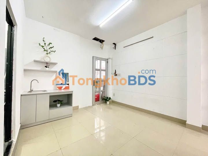 Cho thuê căn hộ 2PN Đỗ Thúc Tịnh, Gò Vấp - Cửa sổ trời, 8.1 triệu/tháng