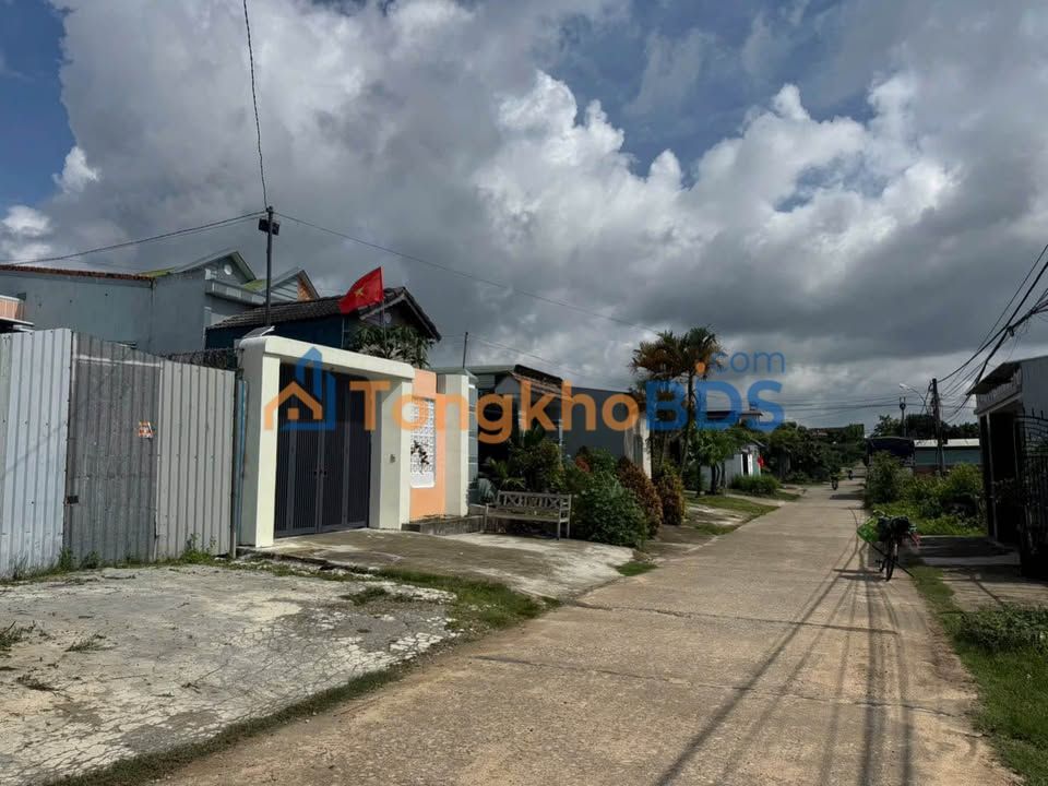 Bán Đất Đường Thu Bồn Kon Tum 300m² Full Thổ Cư - Sổ Hồng Sẵn Sàng