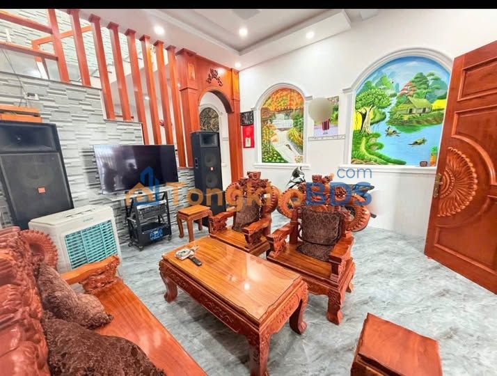 Nhà 2 tầng 111.5m² MT đường nhựa Long Cang, Cần Đước - Sổ hồng hoàn công