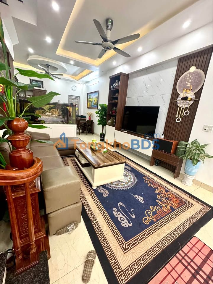 Nhà 3 Tầng Mặt Tiền 5m Phường Kỳ Bá, Thái Bình - Sổ Đỏ 5 Tỷ