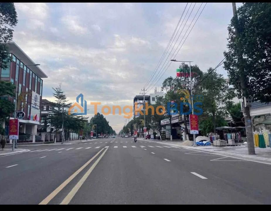 Nhà Mặt Tiền Phạm Văn Đồng, Kon Tum - 102m² - Giá 5.5 Tỷ