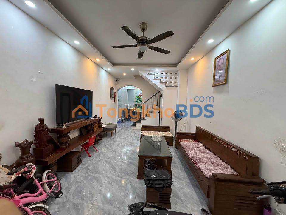 Nhà 43m² Hồ Tùng Mậu, Cầu Giấy - 3 Tầng, Sổ Đỏ, Giá 11.7 Tỷ