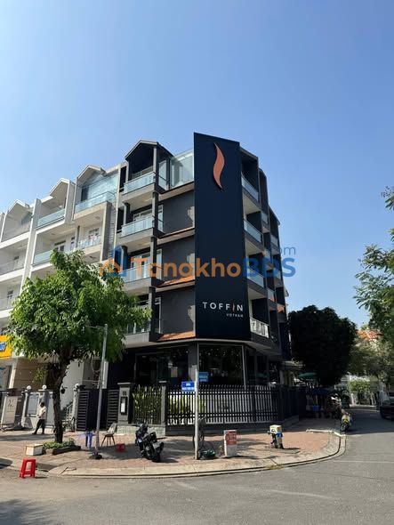 Nhà Phố Mặt Tiền 2MT D1 Him Lam Q7 - 180m² - 67 Tỷ