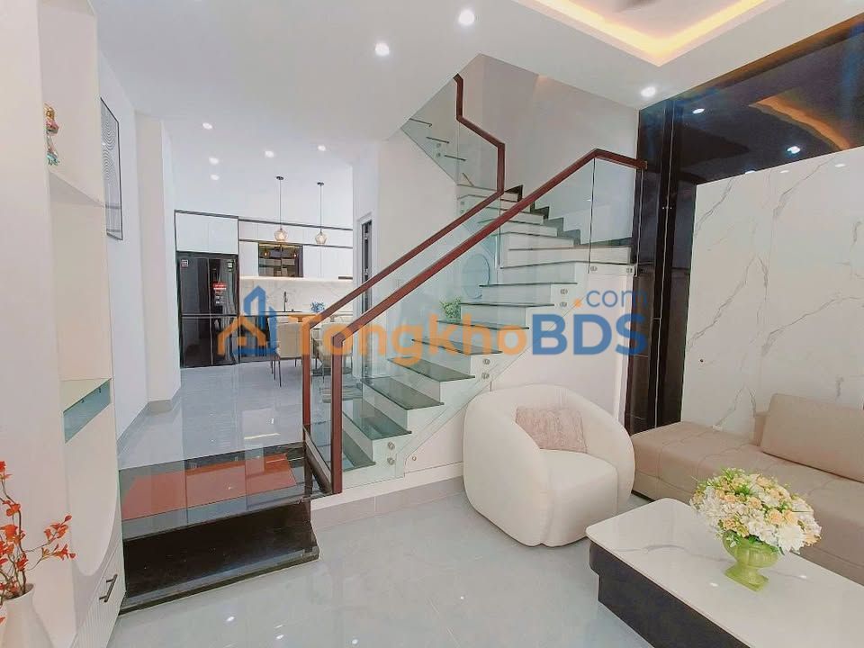 Nhà 4 Tầng Núi Thành, 42m² - Trung Tâm Hải Châu, Đà Nẵng - Dòng Tiền 12.5 Triệu/Tháng