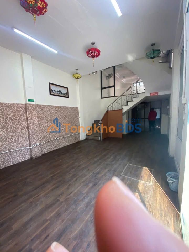 Cho thuê nhà góc mặt tiền rộng đường Giếng Đồn, Móng Cái - Kinh doanh đa ngành