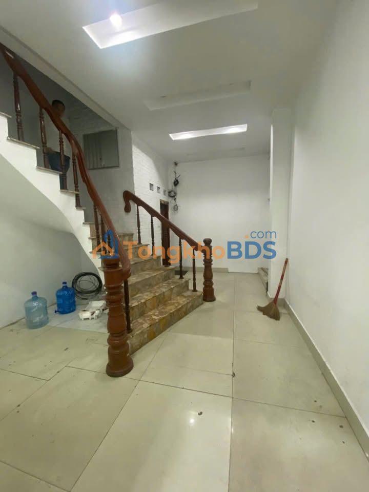 Cho thuê nhà 4 tầng mặt tiền Lê Thánh Tông, Đà Nẵng - 60m², KD sầm uất