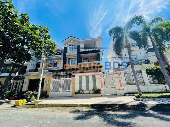 Biệt Thự Mặt Tiền Ao Sen - Tên Lửa, Bình Tân - 200m² - 35 Tỷ