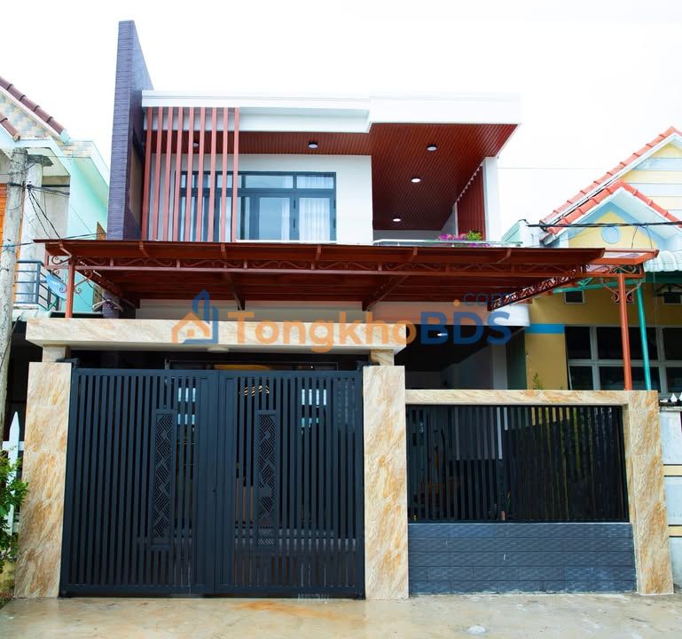 Nhà 2 Tầng Hướng Nam, Ngay Bến Xe Phù Cát - Sẵn Sàng Đón Chủ Mới