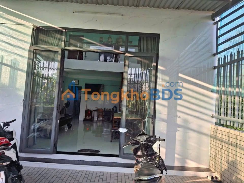 Nhà Mặt Tiền Cai Lậy 105m² - 3PN, Hoàn Công, Giá 2.4 Tỷ