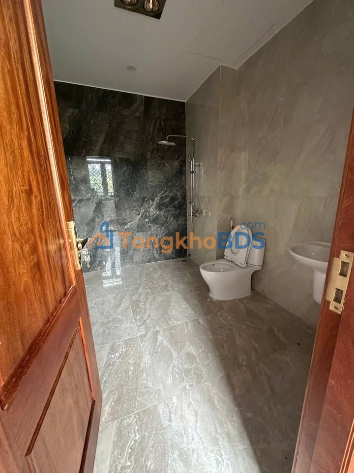 Cho thuê nhà 7 tầng mặt tiền đường tàu - Bắc Ninh