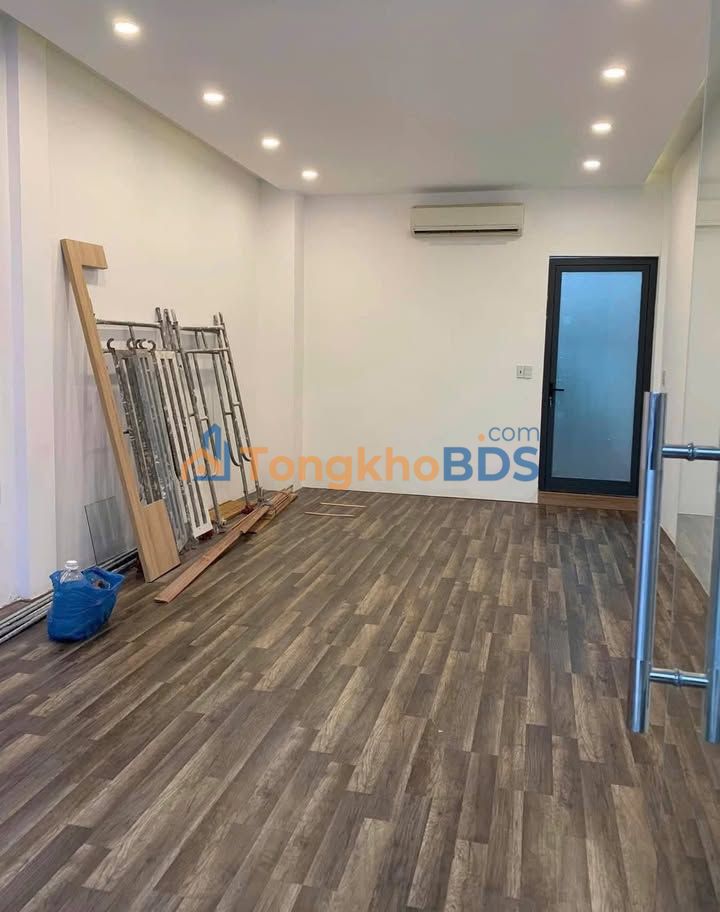 Cho thuê nhà mặt tiền Lý Thái Tổ, Hoàn Kiếm - 55m², 3 tầng, 18tr/tháng