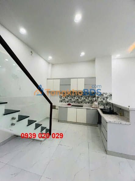 Nhà 3 Tầng Long Trường 54.7m² - 4PN, Xe Hơi, Giá 4.8 Tỷ