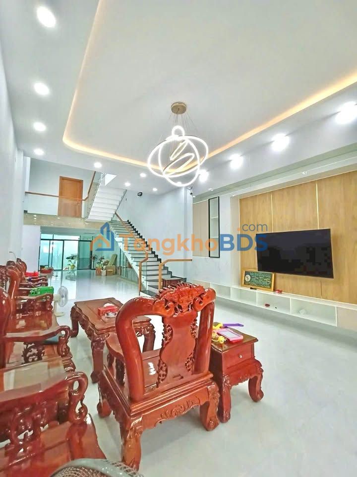 Nhà 143m² Quận 7 có Gara Ô tô - Giá 16.6 Tỷ Sổ Hồng Riêng