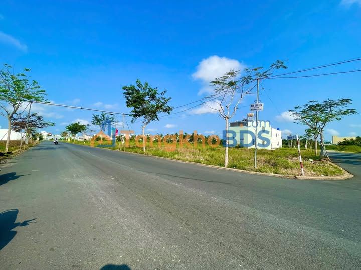 Đất nền Long Xuyên 100m² sổ hồng riêng, giá chỉ 590 triệu