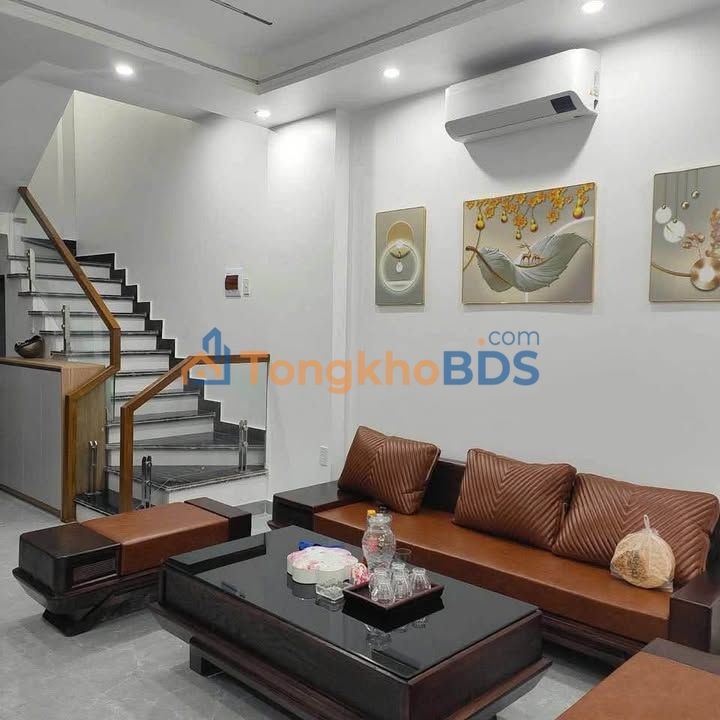 Nhà 4 tầng Vòng Xuyến Ngã 6 Quán Trữ, 42.5m², 3.4 tỷ - Ô tô đỗ cửa