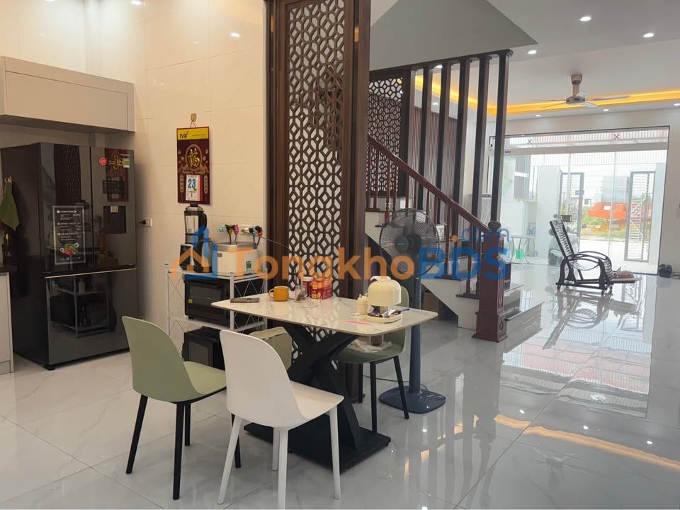 Nhà 3 Tầng Mặt Tiền 20m Phường Hoa Lư, Nam Định - 120m² Có Sân Ô Tô, Kinh Doanh Đỉnh