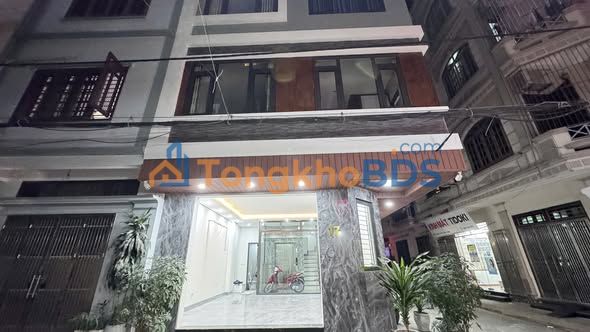 Cho thuê cửa hàng 2 mặt tiền Phan Văn Trường, Cầu Giấy - Vị trí đắc địa