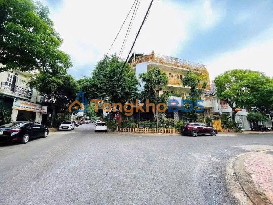 Cho thuê nhà góc 2 mặt tiền Ngô Văn Năm, BMT - 122m², 25 triệu/tháng