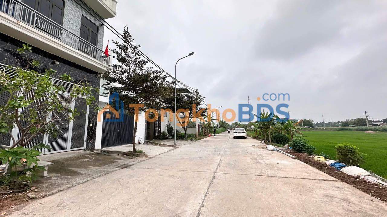 Đất Đấu Giá TT Vĩnh Tường 100m² - Mặt Tiền Rộng, Sẵn Sổ Hồng, Giá 2 Tỷ