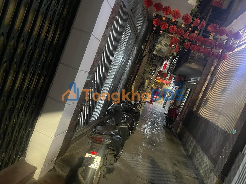 Nhà 34m² Ba Đình - 3 Tầng, Ngõ Thông, Gần Chợ Vĩnh Phúc - 8.3 Tỷ