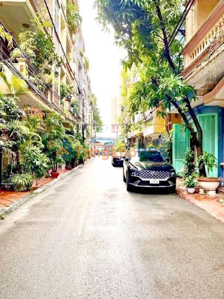 Nhà Phố Đội Cấn 65m² - Ô Tô Tránh, Vỉa Hè Rộng, Giá 25 Tỷ