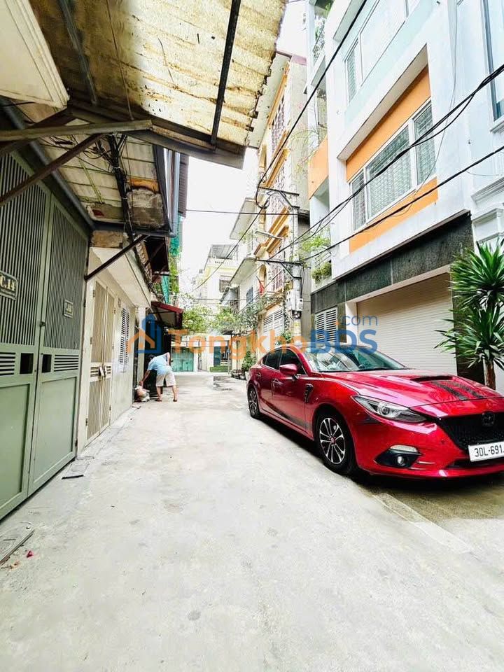 Nhà 4 Tầng Định Công, 180m² - Ô tô sát cửa, Sổ đỏ sẵn sàng