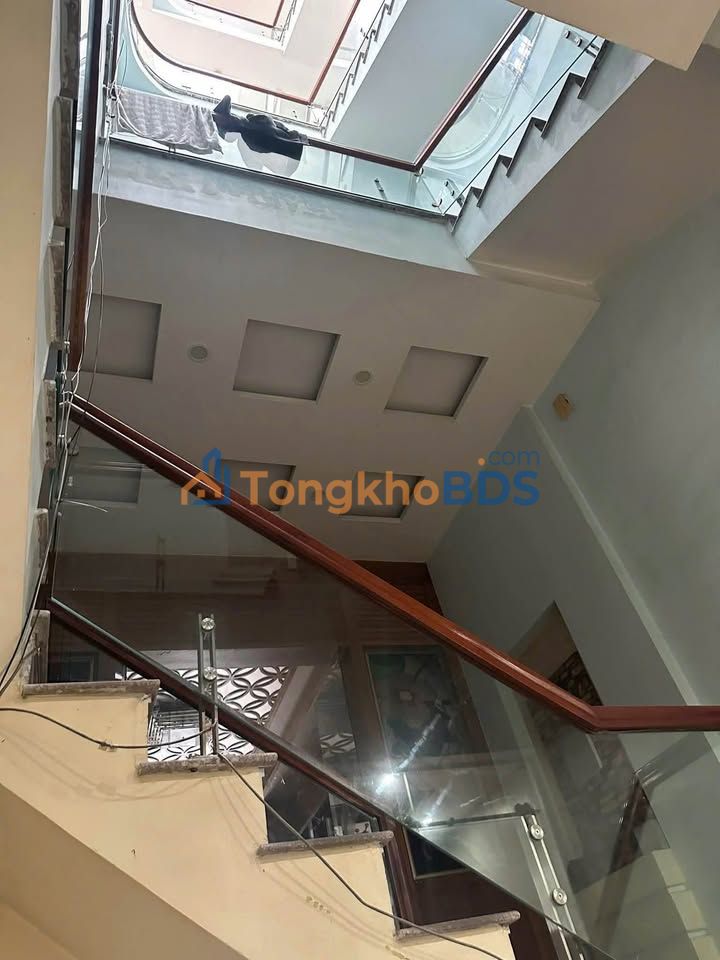 Cho thuê nhà mặt phố Nguyễn Đức Cảnh, Hải Phòng - 90m² x 5 tầng, Kinh doanh sầm uất