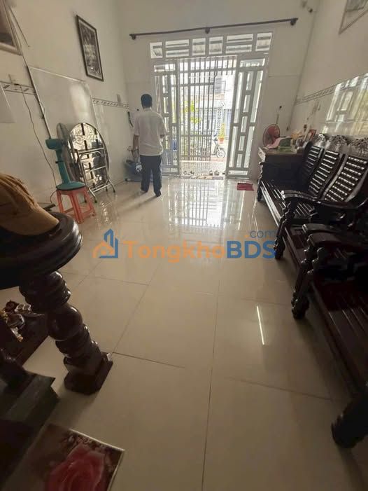 Nhà 1 trệt 1 lầu Phường 3 Vĩnh Long - 100m² Sân Rộng Giá 2.1 Tỷ