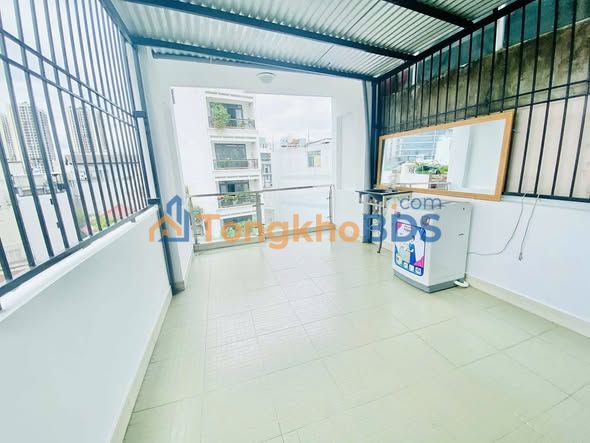 Cho thuê căn hộ 3PN 2 tầng mặt tiền Q3, gần Vòng xoay Dân chủ - Giá 11 triệu