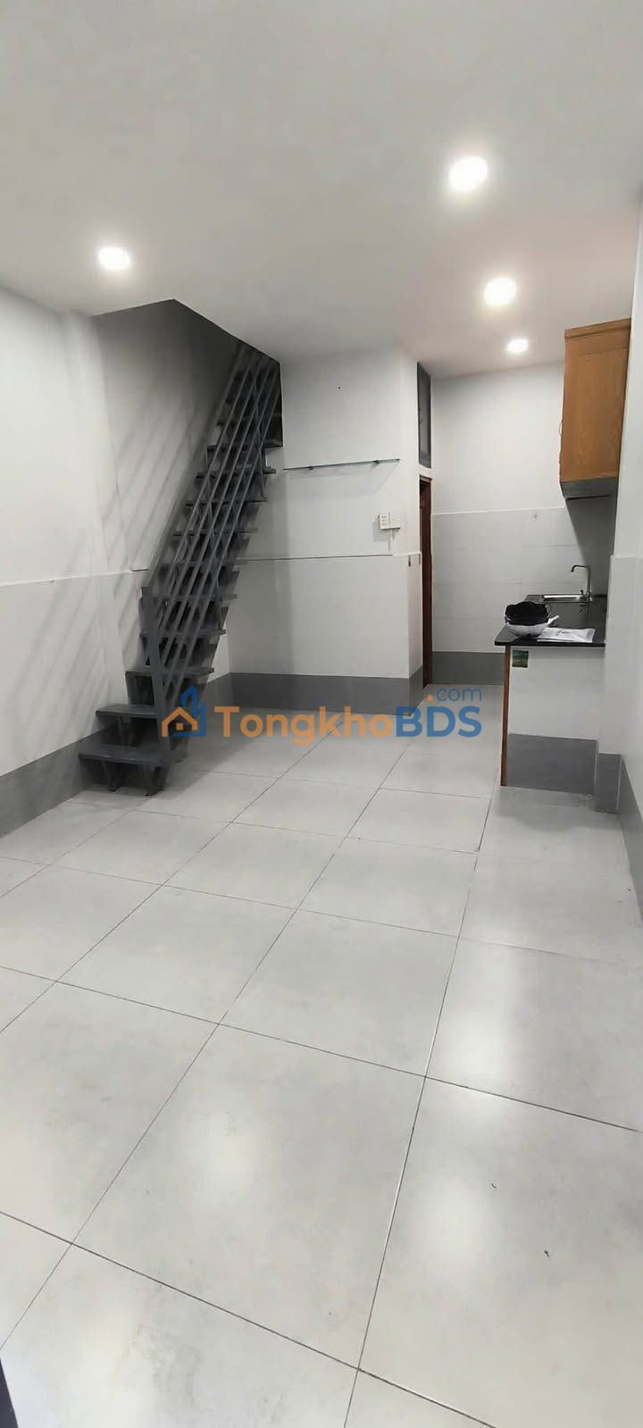 Nhà Cho Thuê Hẻm 618 Âu Cơ, Tân Bình - Sân, Ban Công Thoáng Mát - 6.5 Triệu/Tháng