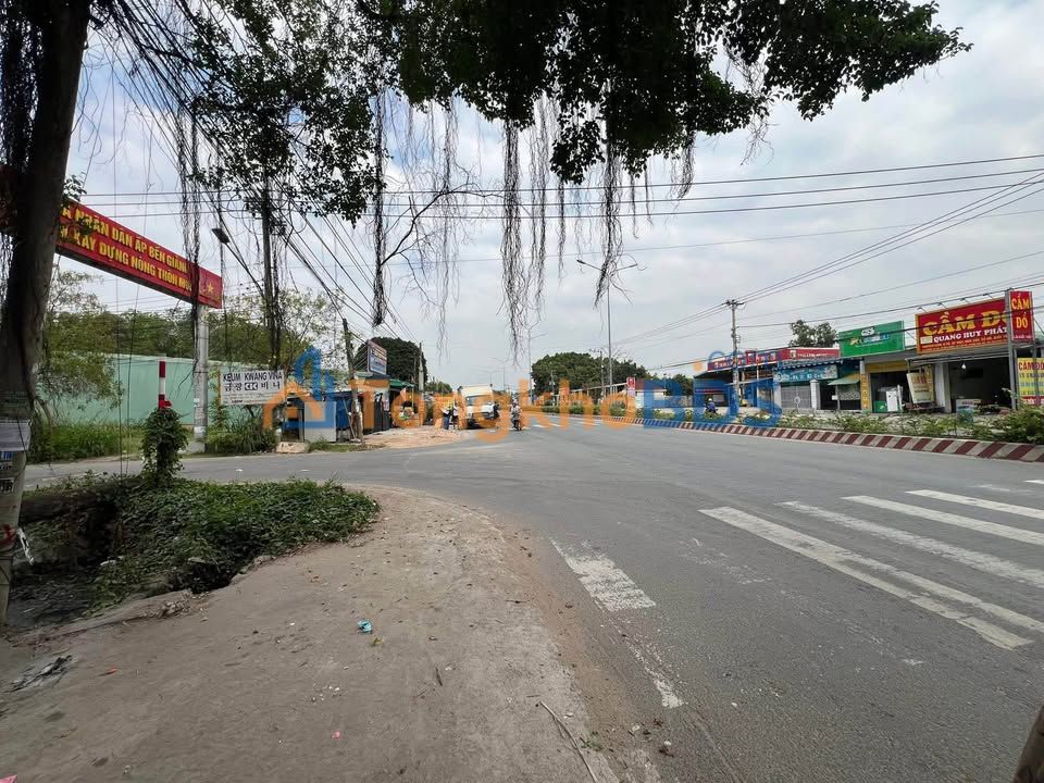 Đất Góc Vip Mặt Tiền Dt744 Bến Cát - Kinh Doanh Sầm Uất 300m²