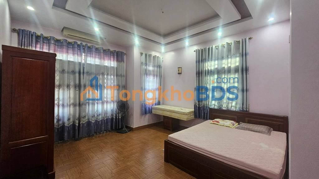 Cho thuê nhà 3 tầng mặt phố Hoàng Ngân, Hải Dương - Sân vườn rộng, ô tô đỗ cửa