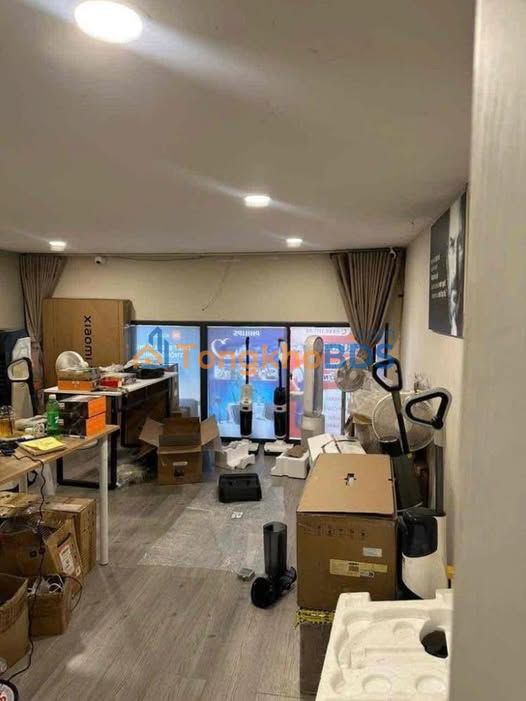 Cho thuê Mặt tiền Trần Nhân Tôn Q5 - Kinh doanh đắc lợi 80m²