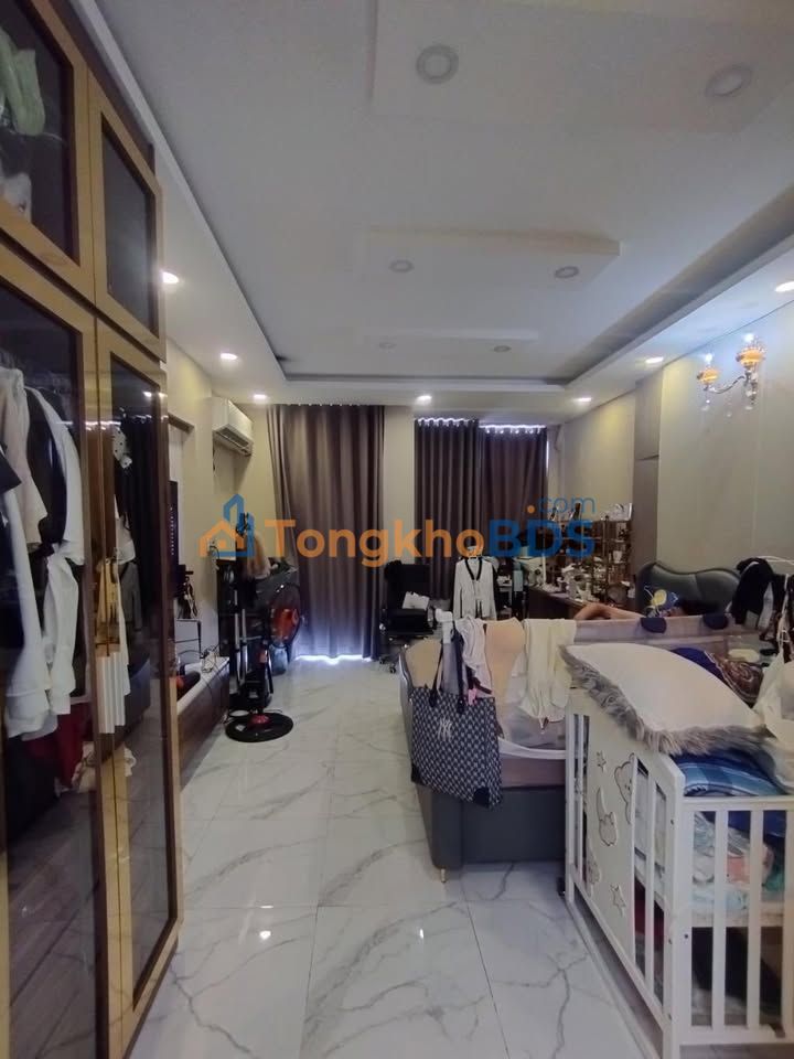 Nhà 5 Tầng Mới Đẹp Hẻm Tôn Đản Q4 - 46m² - Sổ Hồng Riêng