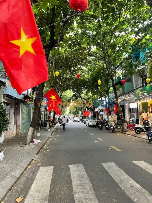 Nhà Hẻm Xe Hơi Lạc Long Quân, Tân Bình 63m² - 3PN, Sổ Hồng Vuông Vắn