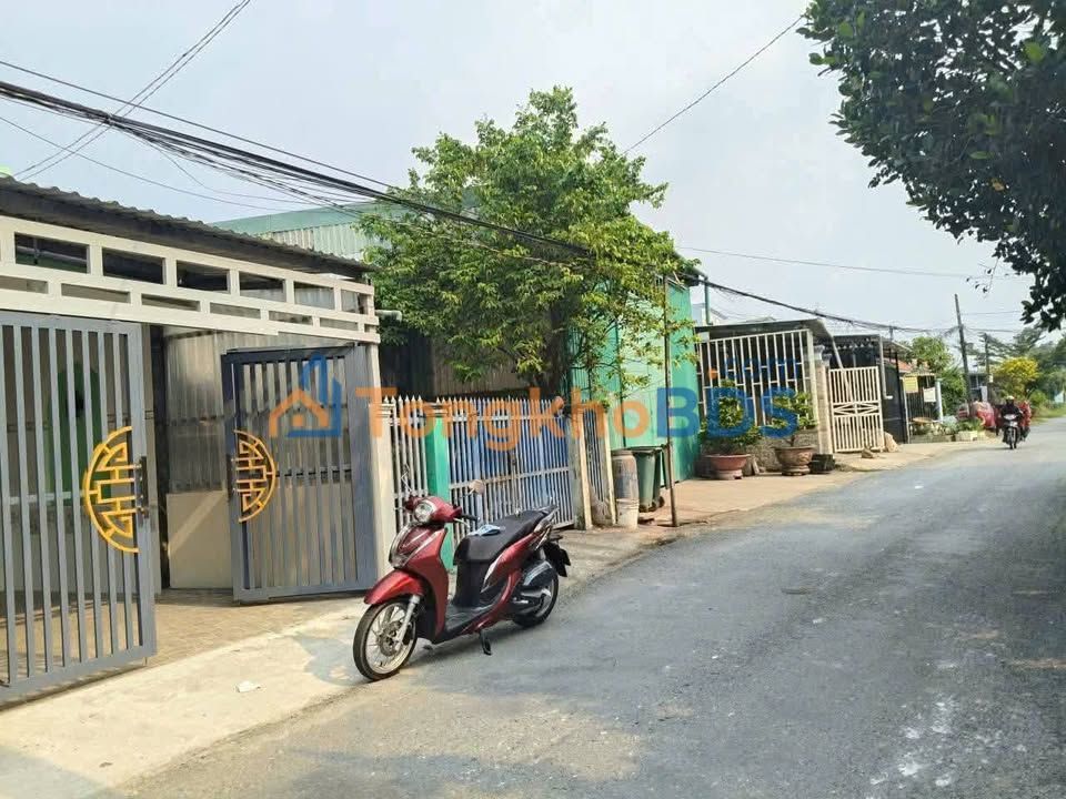 Nhà Mặt Tiền Mỹ Bình Bến Lức 105m² - Kinh Doanh Sầm Uất, Giá 2.2 Tỷ