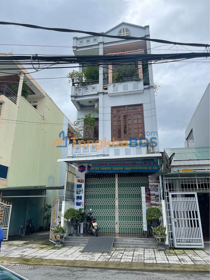 Nhà Mặt Tiền Nguyễn Công Mậu, Kon Tum - 300m² Giá 4 Tỷ, Kinh Doanh Đa Ngành