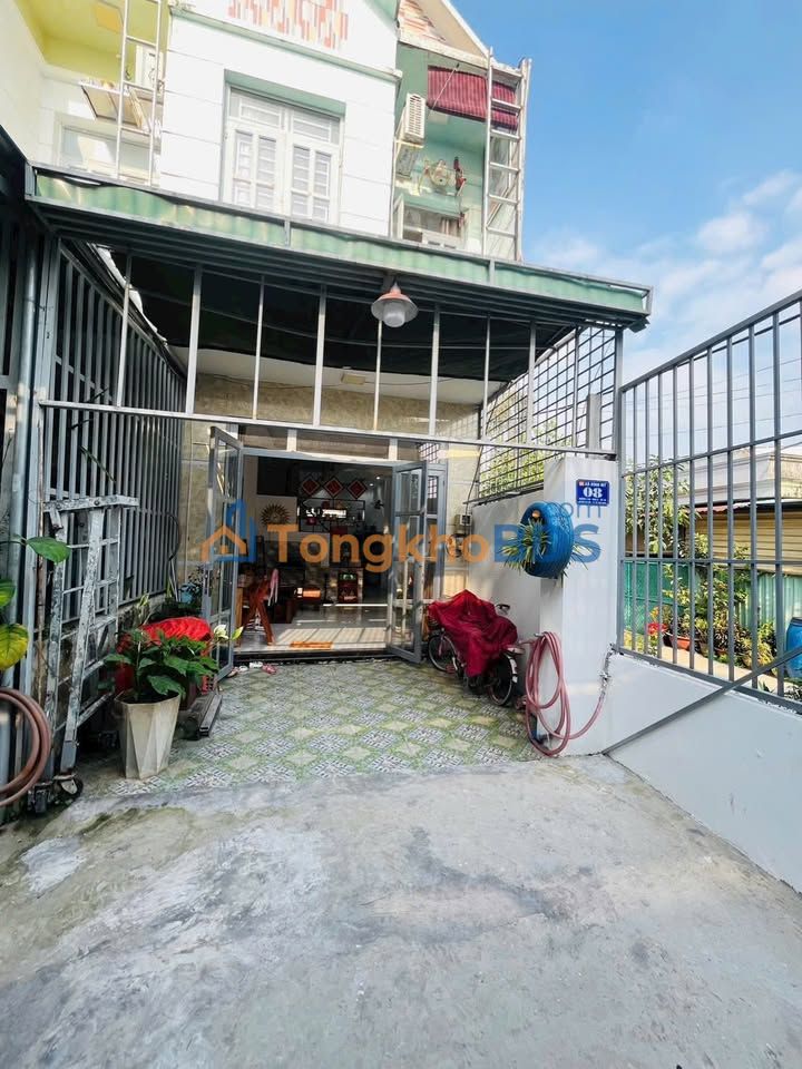 Nhà 2 Lầu Hóc Môn - 56m² - Sổ Hồng Chung - Giá 1.6 Tỷ
