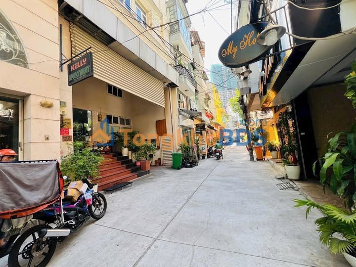 Tòa CHDV Trần Hưng Đạo Q1 - 168m² - 75 Tỷ - 26 PN Full NT Cao Cấp