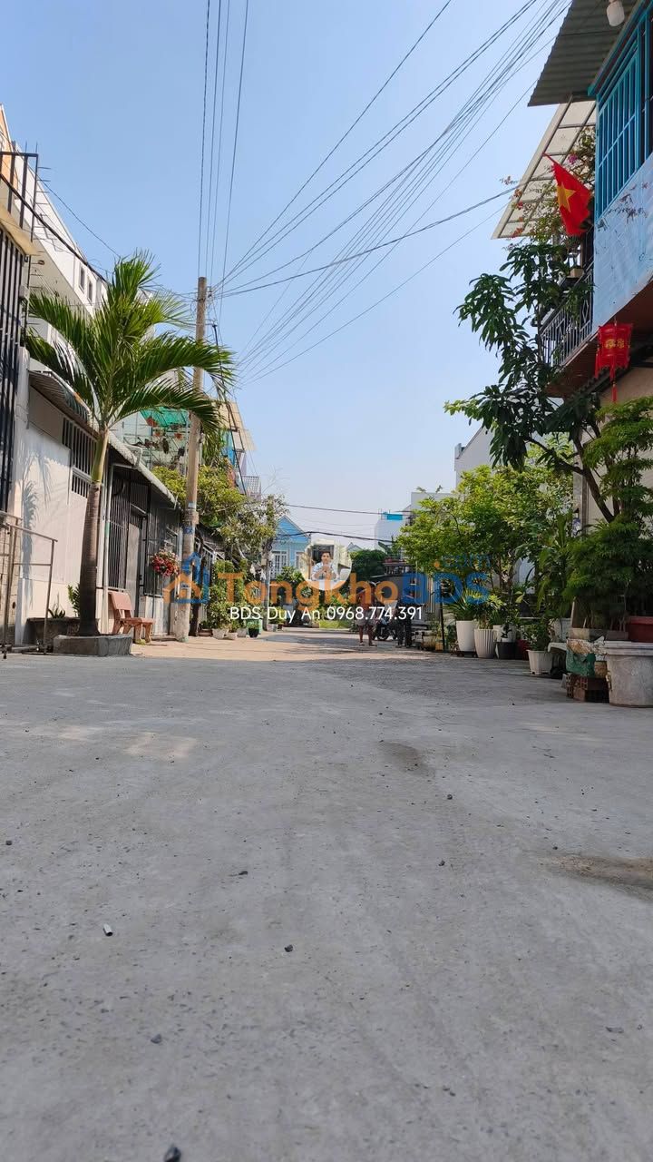 Nhà 2 Tầng Hóc Môn 105m² Sổ Hồng Riêng - Ngang 7m 5.6 Tỷ