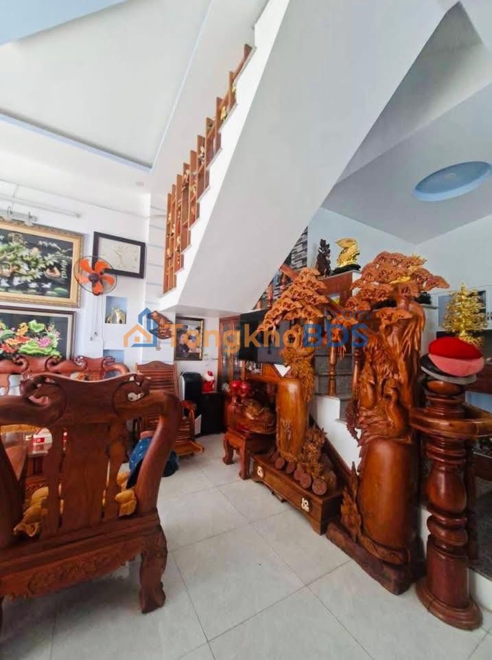 Nhà Phố 3 Tầng 41.2m² Gần Chợ Đầm, Quy Nhơn - Sổ Hồng Chính Chủ