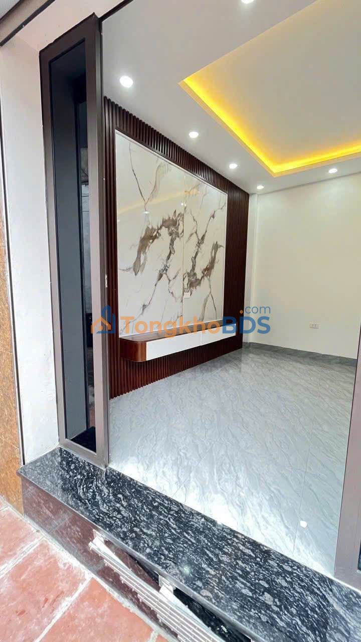 Nhà 3.8 tỷ Vĩnh Hưng, Hoàng Mai - 242m², 3 tầng, ô tô đỗ cửa, kinh doanh tốt
