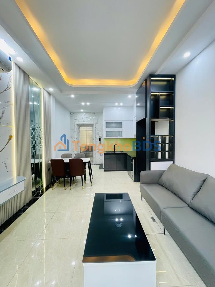 Nhà 5 Tầng Thang Máy Giải Phóng 160m² - Giá 7.99 Tỷ