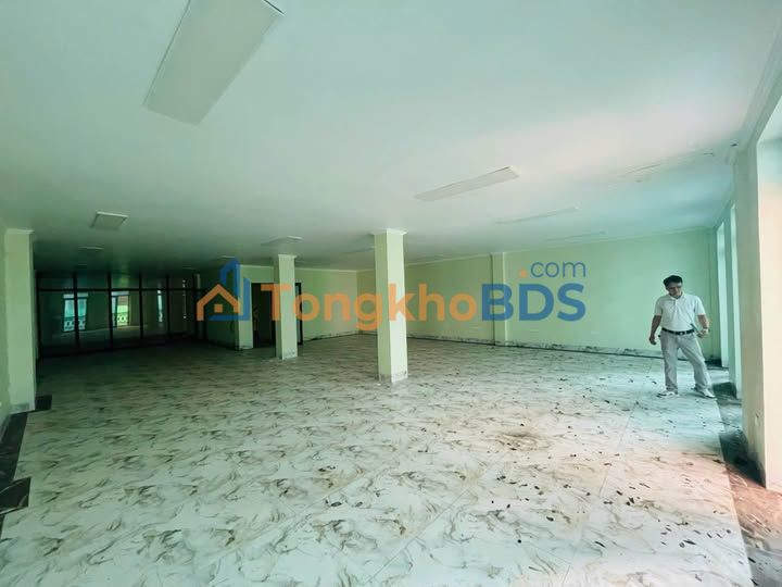 Cho Thuê Shophouse Lam Kinh 200m² - Mặt Tiền 10m, Thang Máy, Giá 42 Triệu