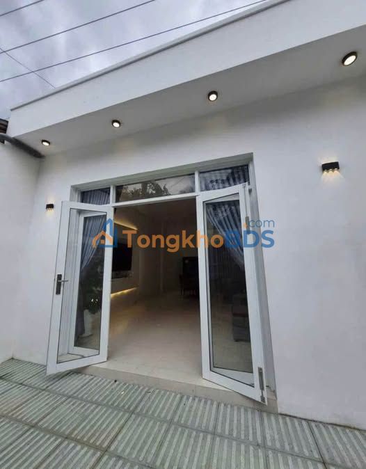 Cho thuê nhà mặt tiền Âu Cơ, Bến Tre - 60m², 2PN, Full nội thất