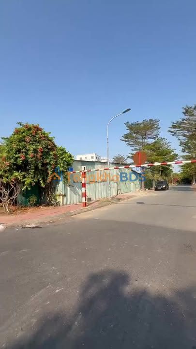 Biệt Thự Mặt Tiền Sông Q7 - Căn Góc 2 Mặt Tiền Đường - 106m²