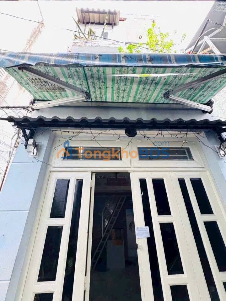 Nhà 17m² Phường 4, Quận 4 - 2.7 Tỷ - Sổ Hồng, Gần Chợ Vĩnh Khánh