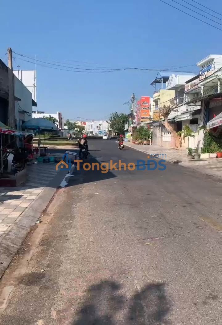 Đất Mặt Tiền Nhựa Phan Thiết 100m² - Ngay Trung Tâm, Giá Tốt 2.6 Tỷ