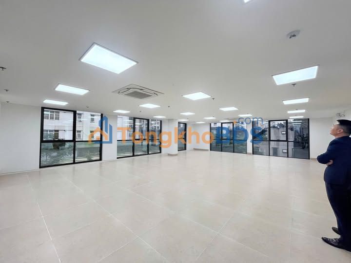 Văn Phòng Nguyễn Trãi 130m² - View Phố, Sát Metro - 22 Triệu/Tháng